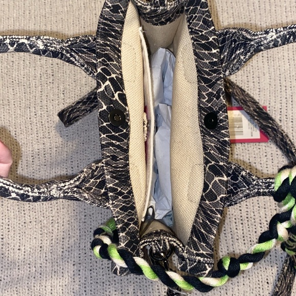 NWT VINCE CAMUTO ORLA CANVAS BLACK/COCONUT CREAM CROSSBODY CONVERTIBLE PURSE BAG - Picture 5 of 7